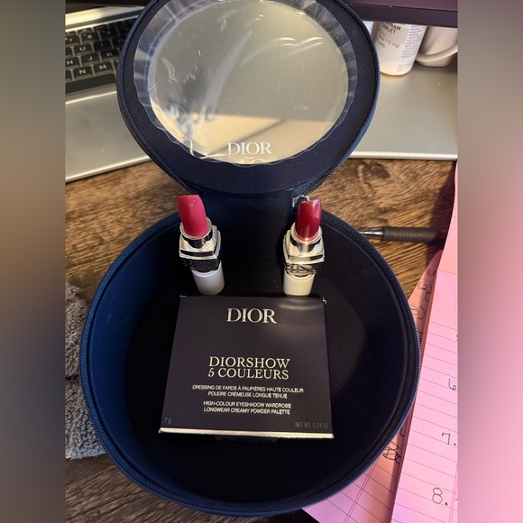 Dior travel case with lipsticks and eyeshadow - Picture 2 of 7